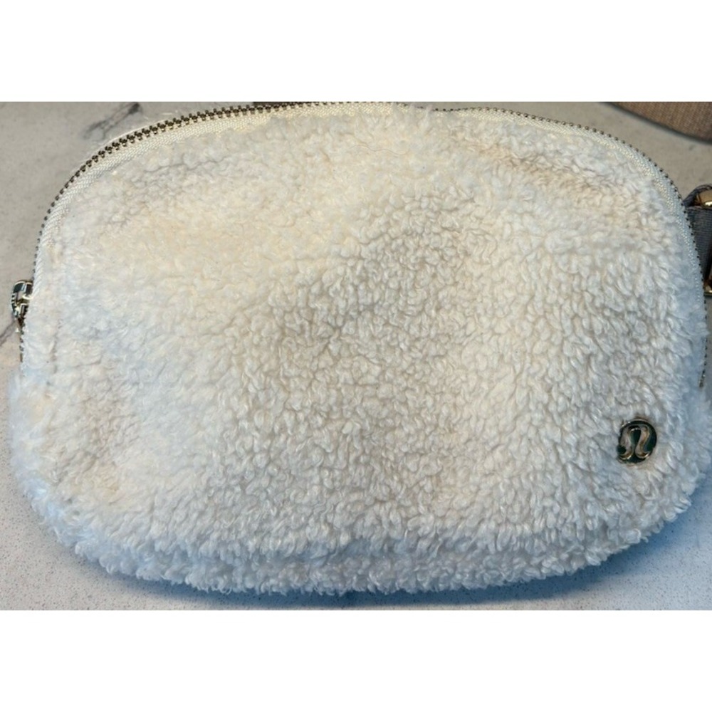 Lululemon Everywhere Fleece Belt Bag 1L Sherpa Crossbody Ivory Trench Gold - Picture 2 of 8